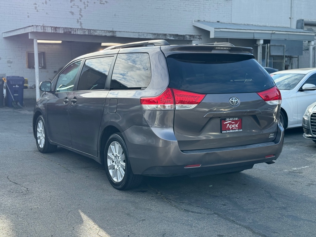 Photo 5 of this TOYOTA SIENNA