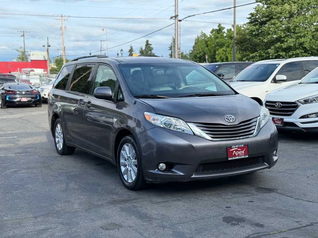 Photo 2 of this TOYOTA SIENNA