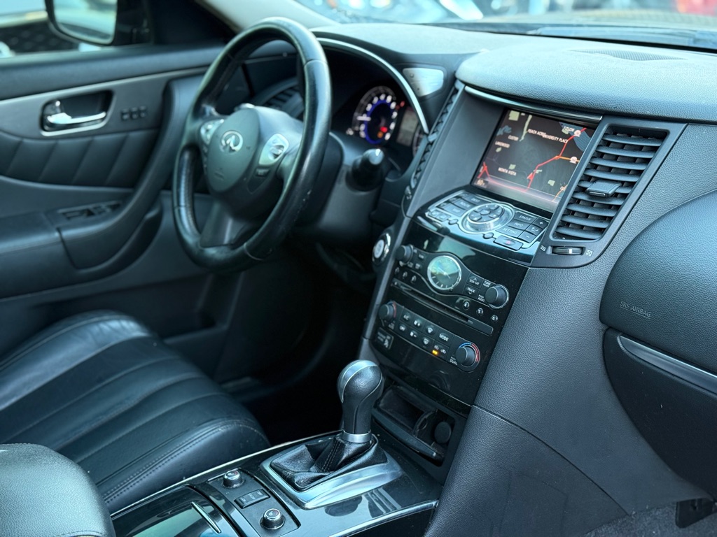 Photo 16 of this INFINITI QX70