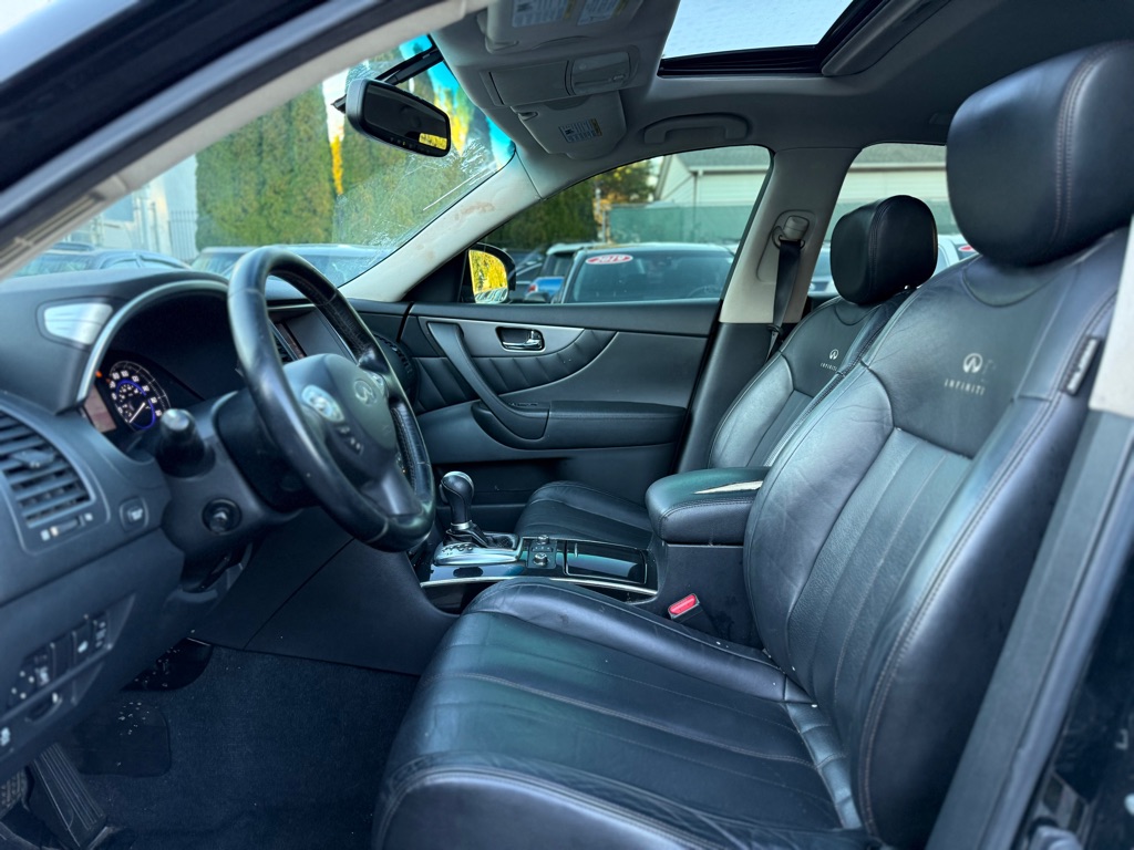 Photo 9 of this INFINITI QX70