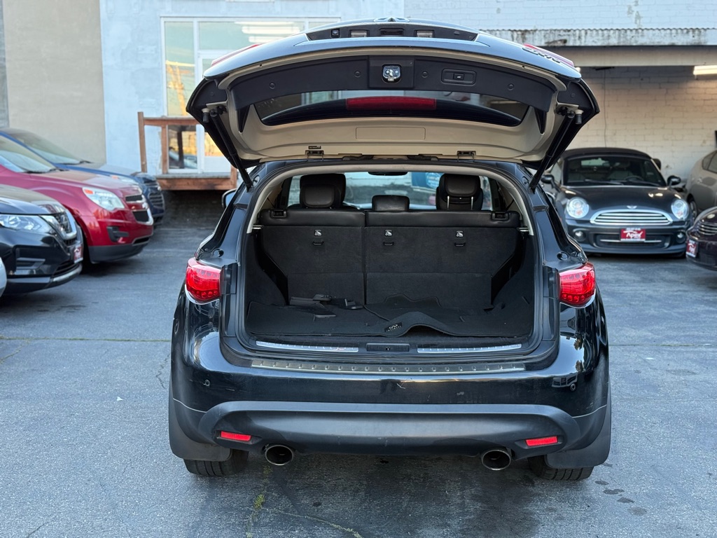 Photo 7 of this INFINITI QX70