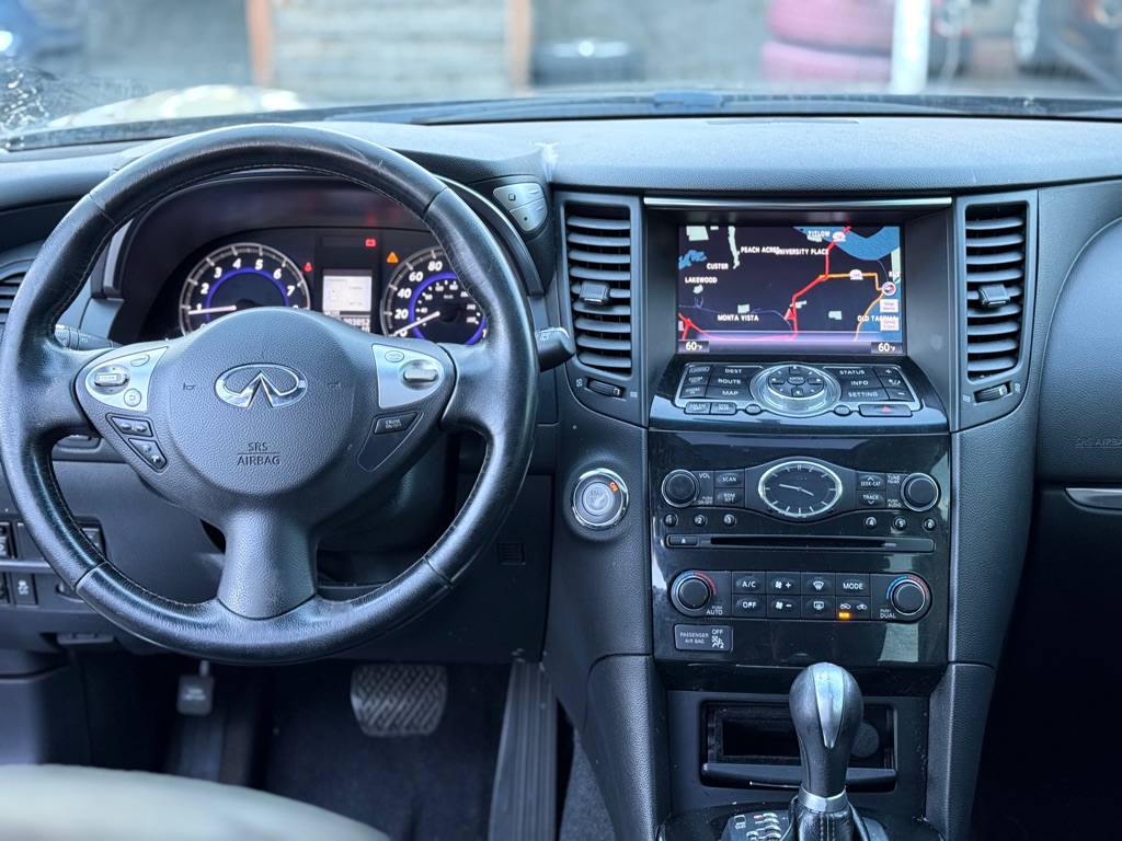 Photo 13 of this INFINITI QX70