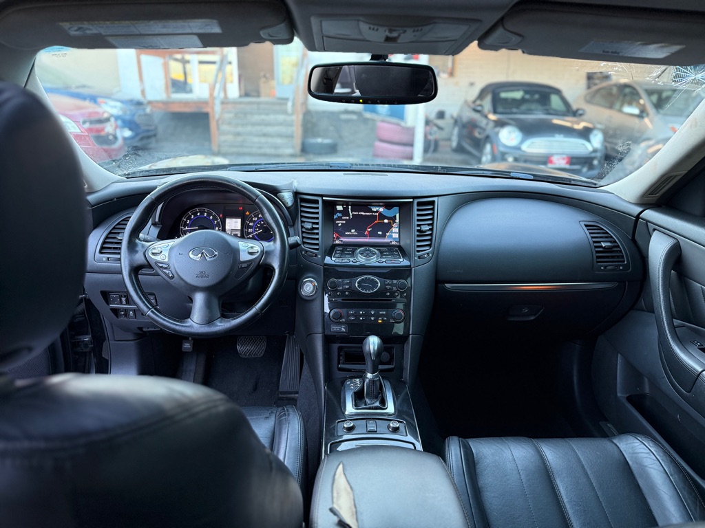Photo 12 of this INFINITI QX70