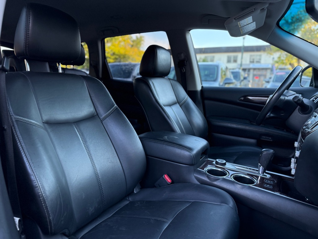 Photo 17 of this NISSAN PATHFINDER