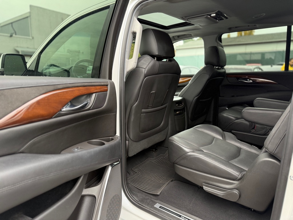 Photo 12 of this CADILLAC ESCALADE ESV