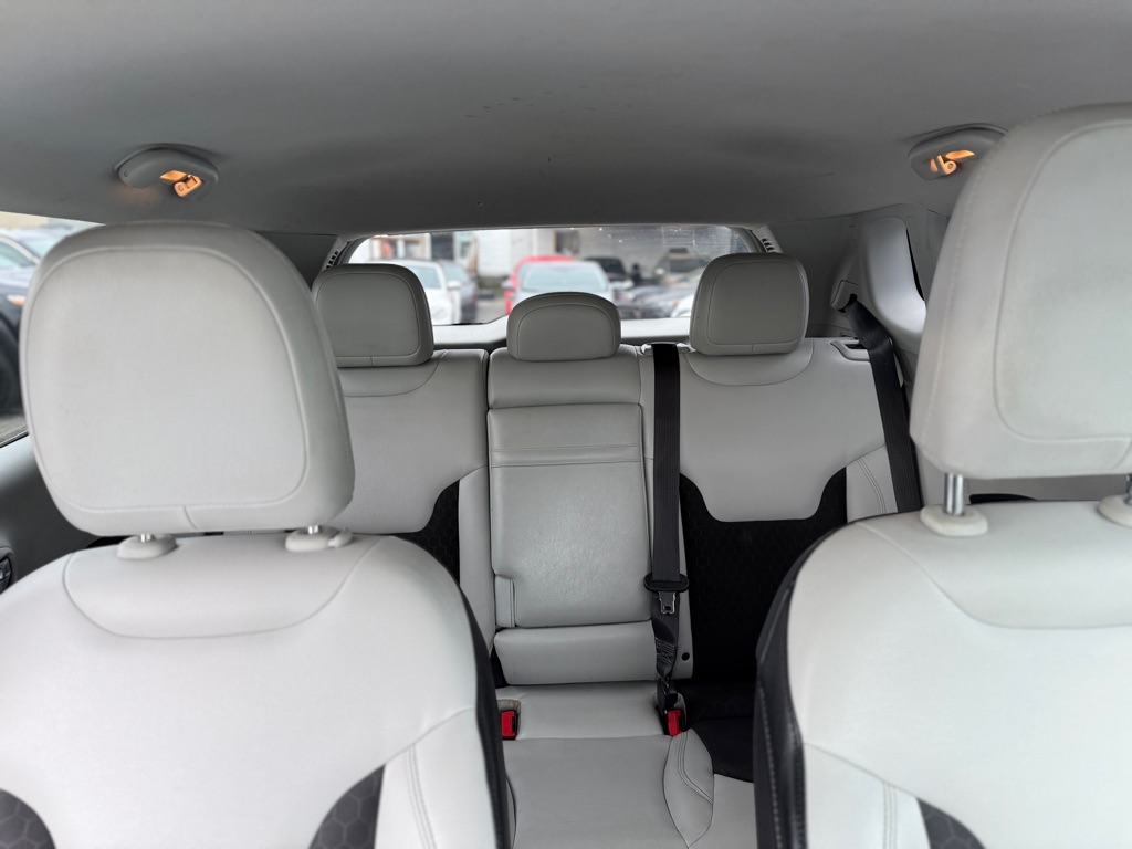 Photo 20 of this JEEP COMPASS