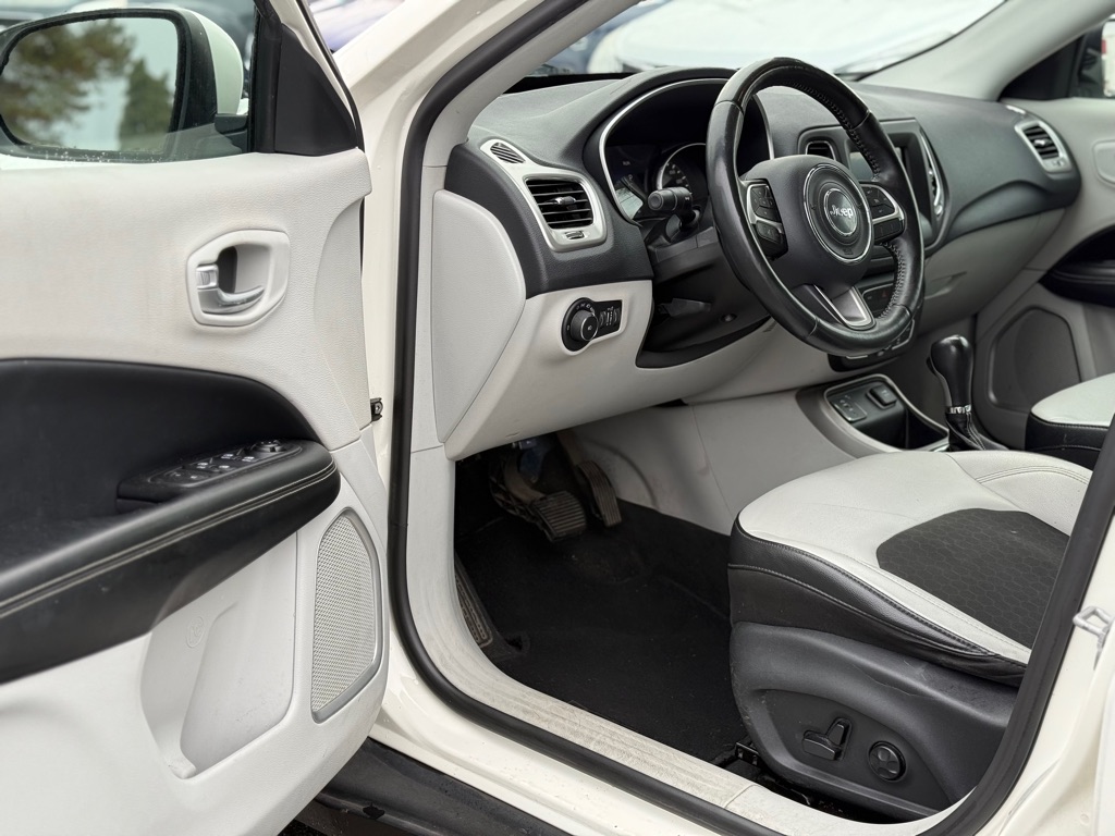 Photo 9 of this JEEP COMPASS