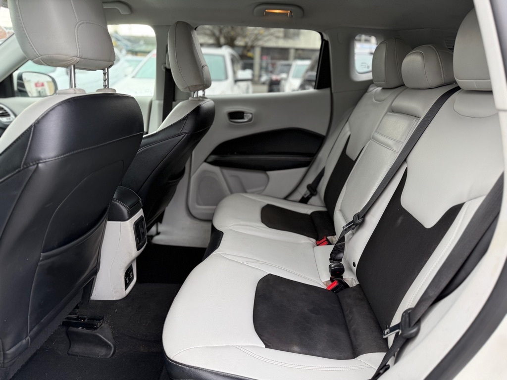 Photo 13 of this JEEP COMPASS