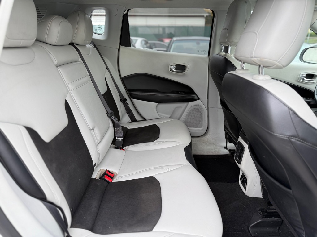 Photo 21 of this JEEP COMPASS