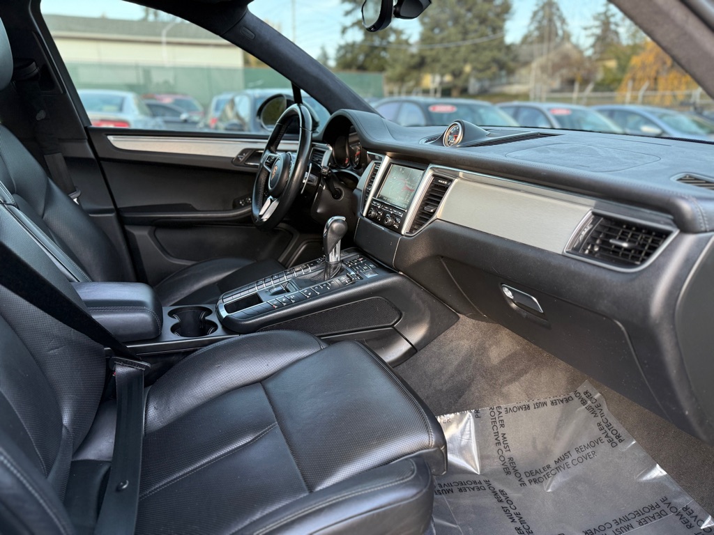 Photo 17 of this PORSCHE MACAN