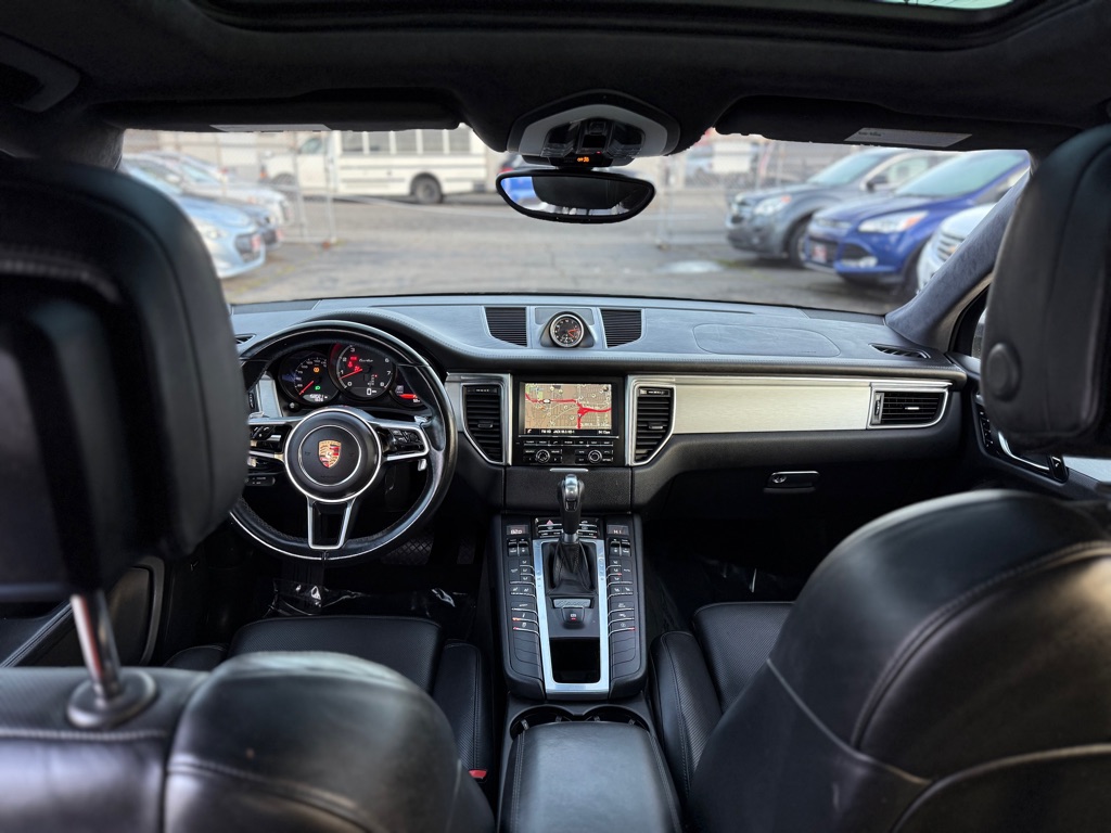 Photo 14 of this PORSCHE MACAN