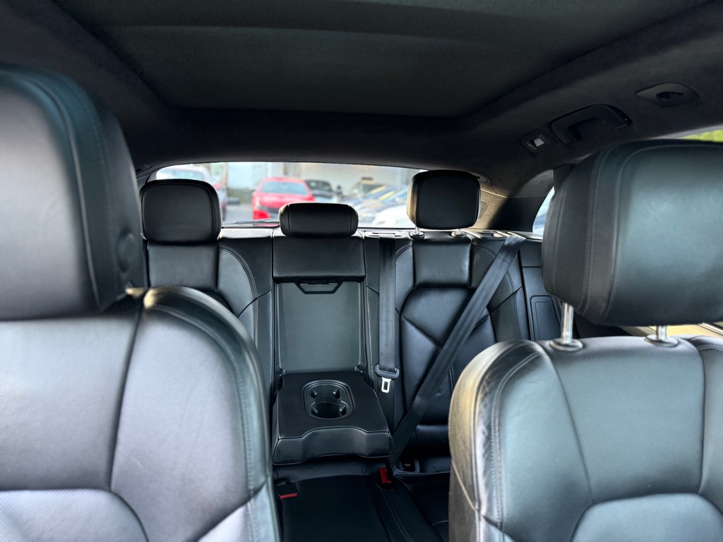 Photo 20 of this PORSCHE MACAN