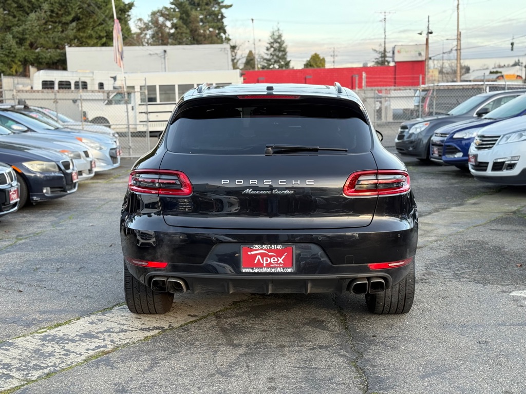 Photo 7 of this PORSCHE MACAN