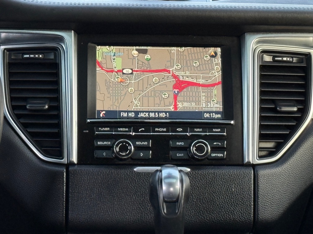 Photo 15 of this PORSCHE MACAN
