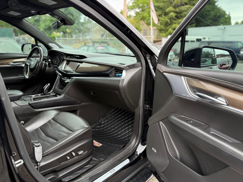 Photo 23 of this CADILLAC XT6