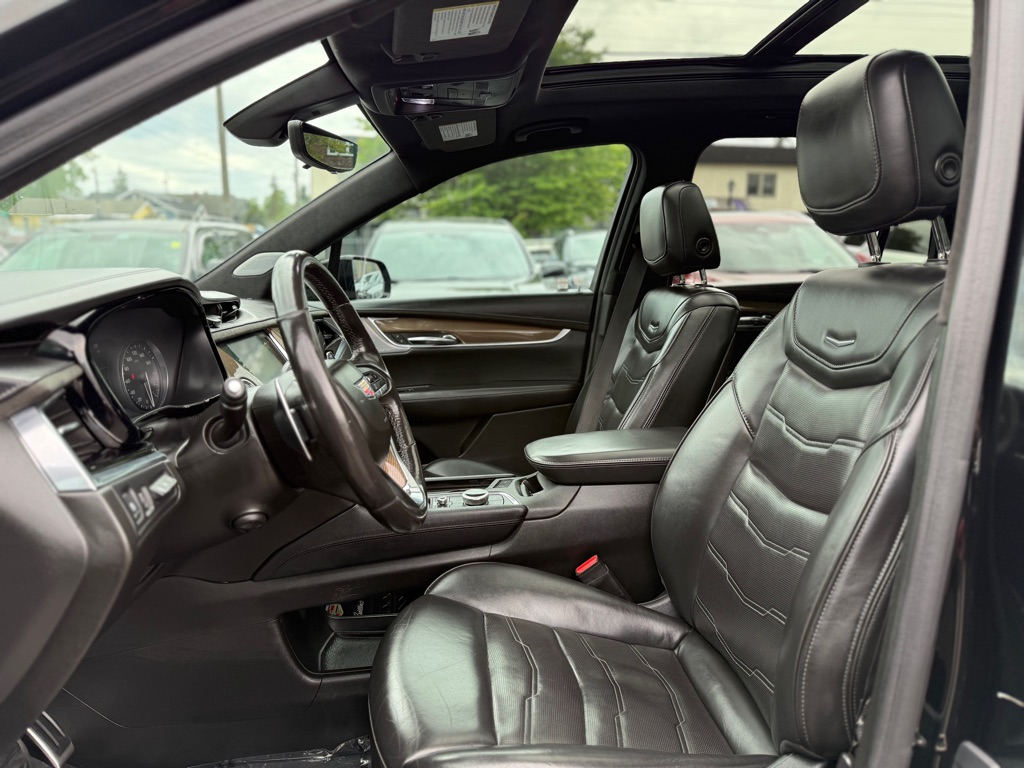 Photo 10 of this CADILLAC XT6