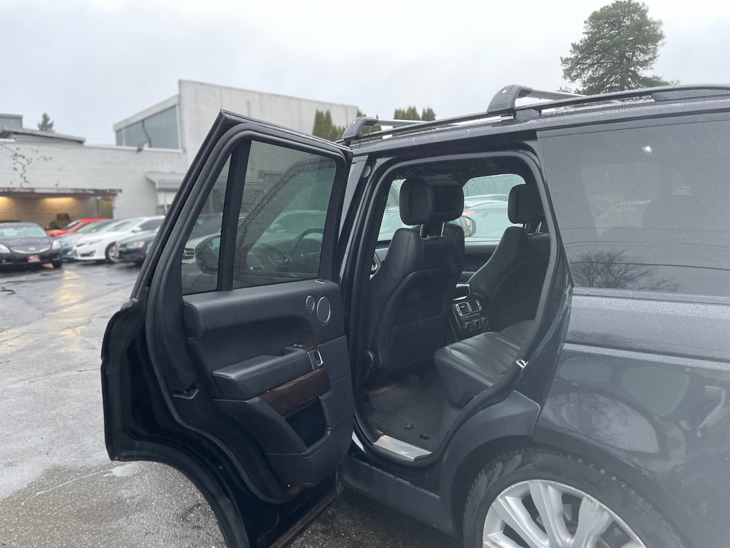 Photo 9 of this LAND ROVER RANGE ROVER