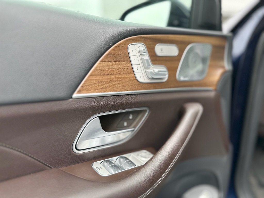 Photo 15 of this MERCEDES-BENZ GLE