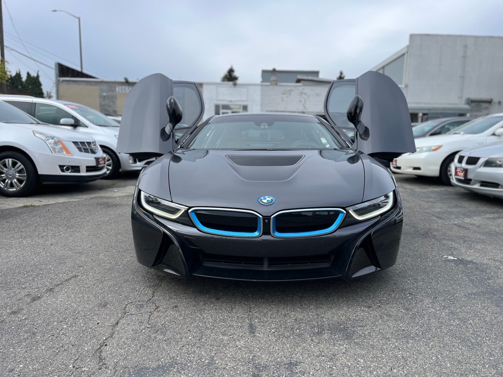 Photo 9 of this BMW I8