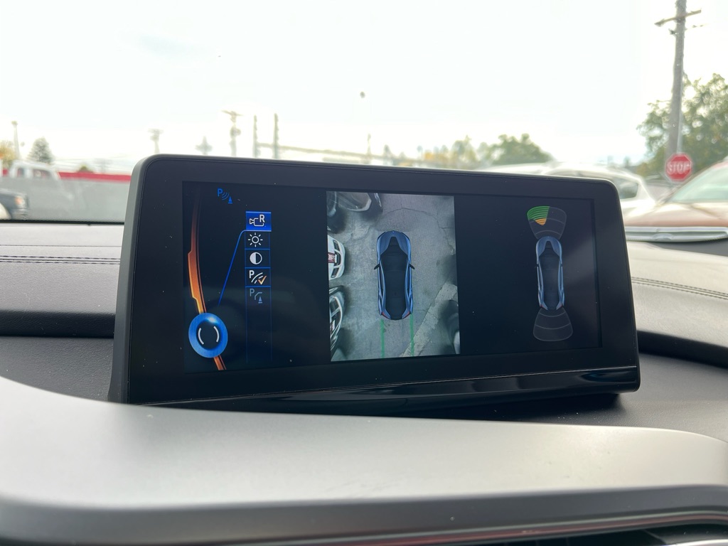 Photo 19 of this BMW I8