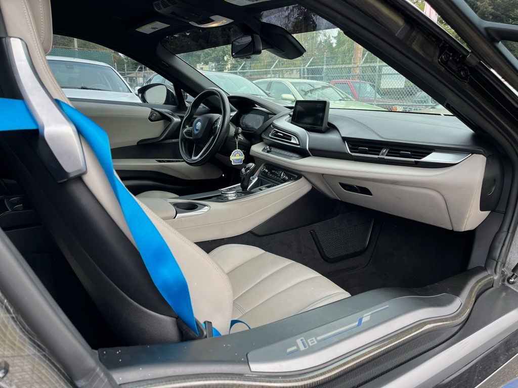 Photo 16 of this BMW I8