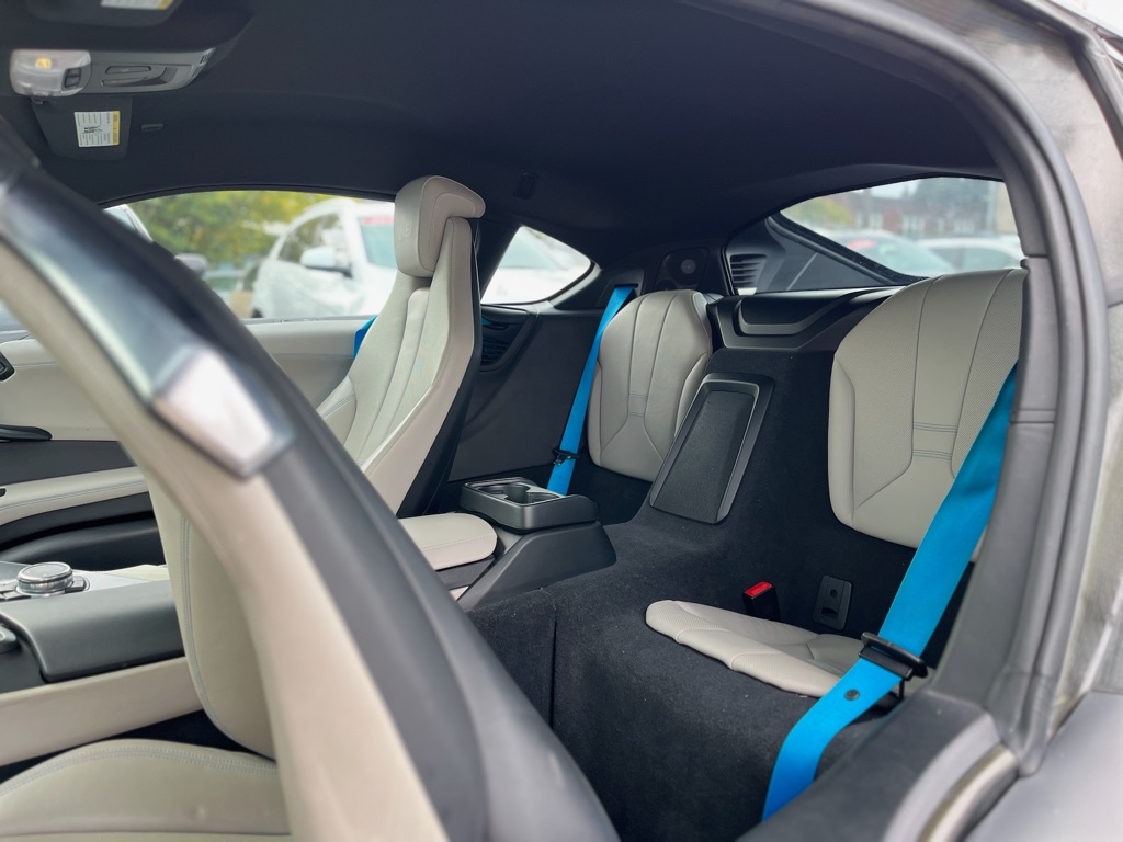 Photo 14 of this BMW I8
