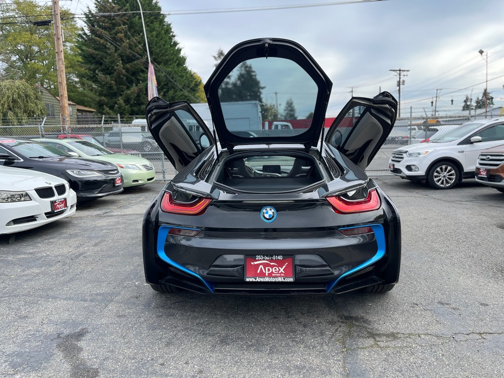 Photo 10 of this BMW I8