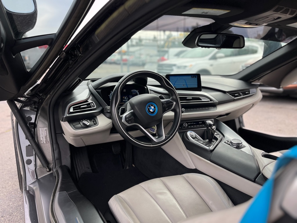 Photo 12 of this BMW I8
