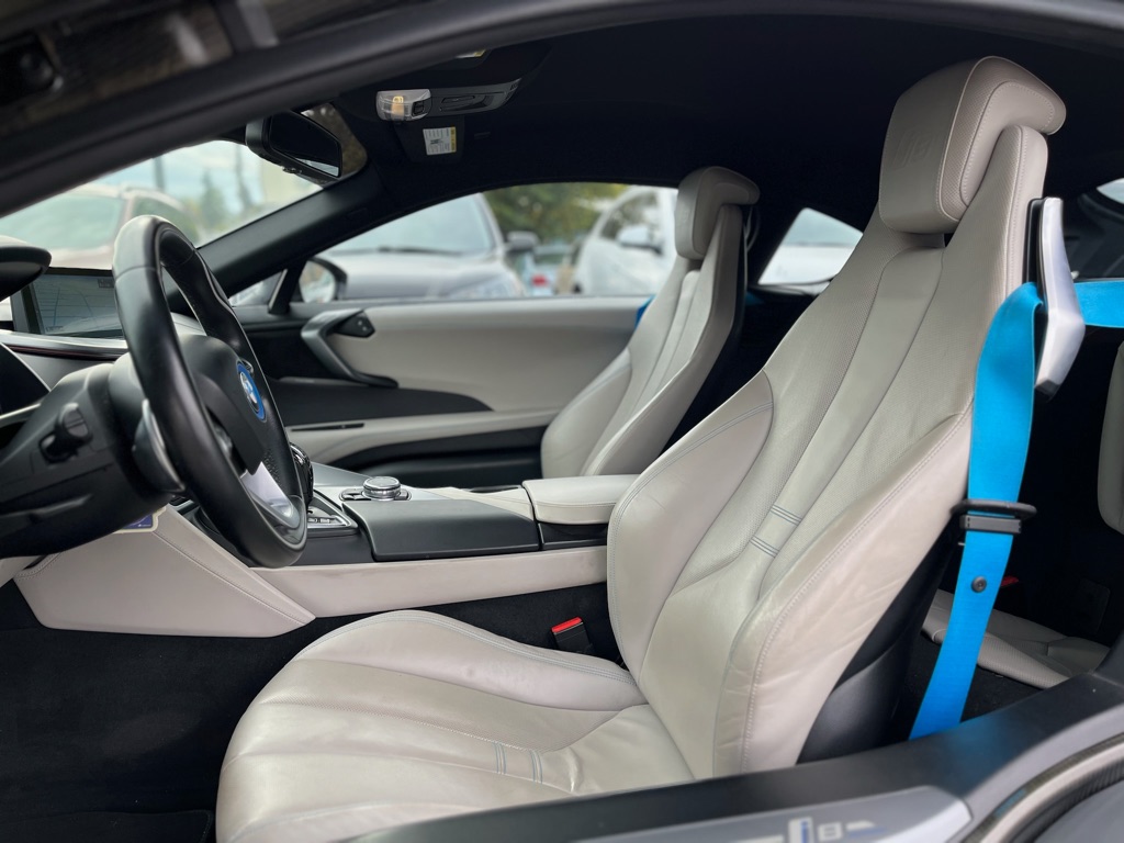 Photo 13 of this BMW I8