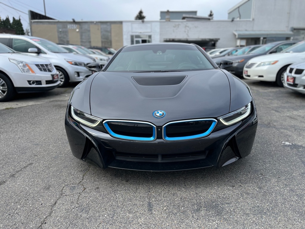 Photo 4 of this BMW I8