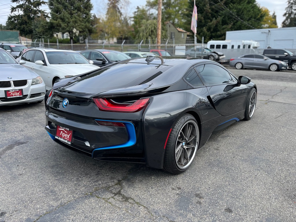 Photo 5 of this BMW I8