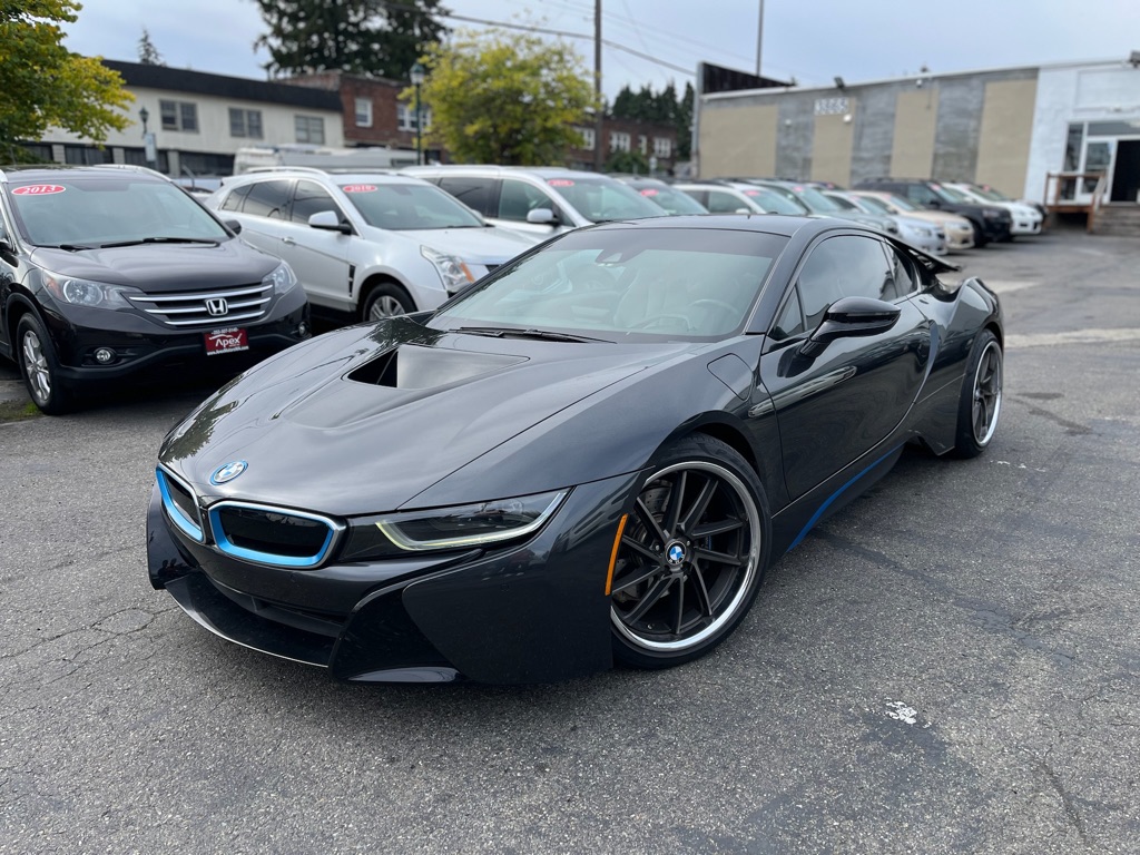 Photo 2 of this BMW I8