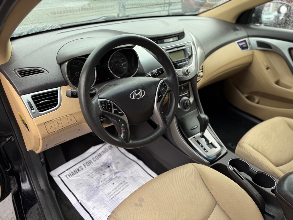 Photo 10 of this HYUNDAI ELANTRA