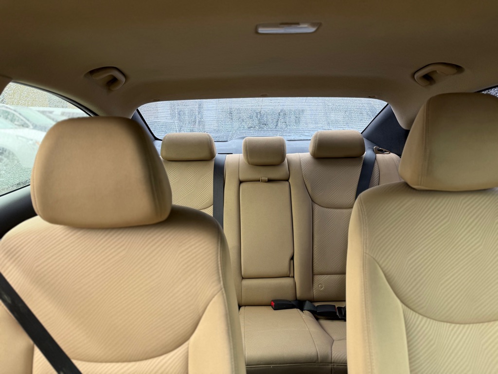 Photo 15 of this HYUNDAI ELANTRA