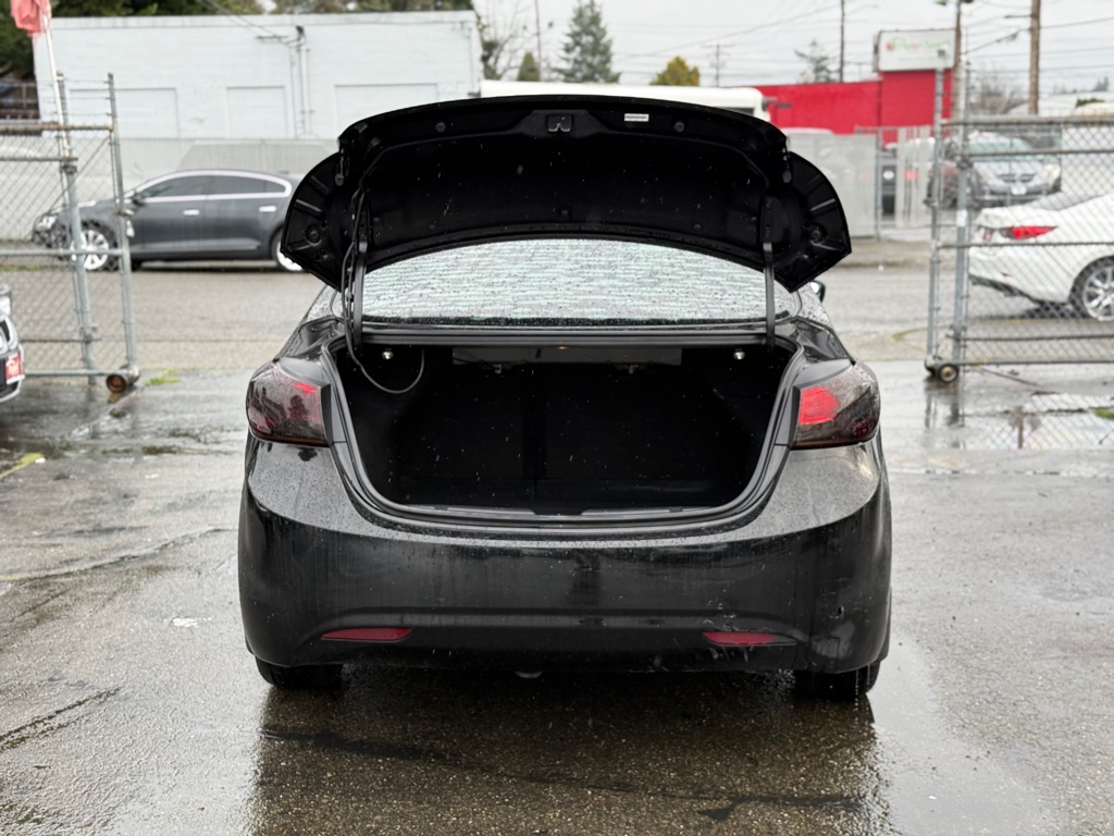 Photo 7 of this HYUNDAI ELANTRA
