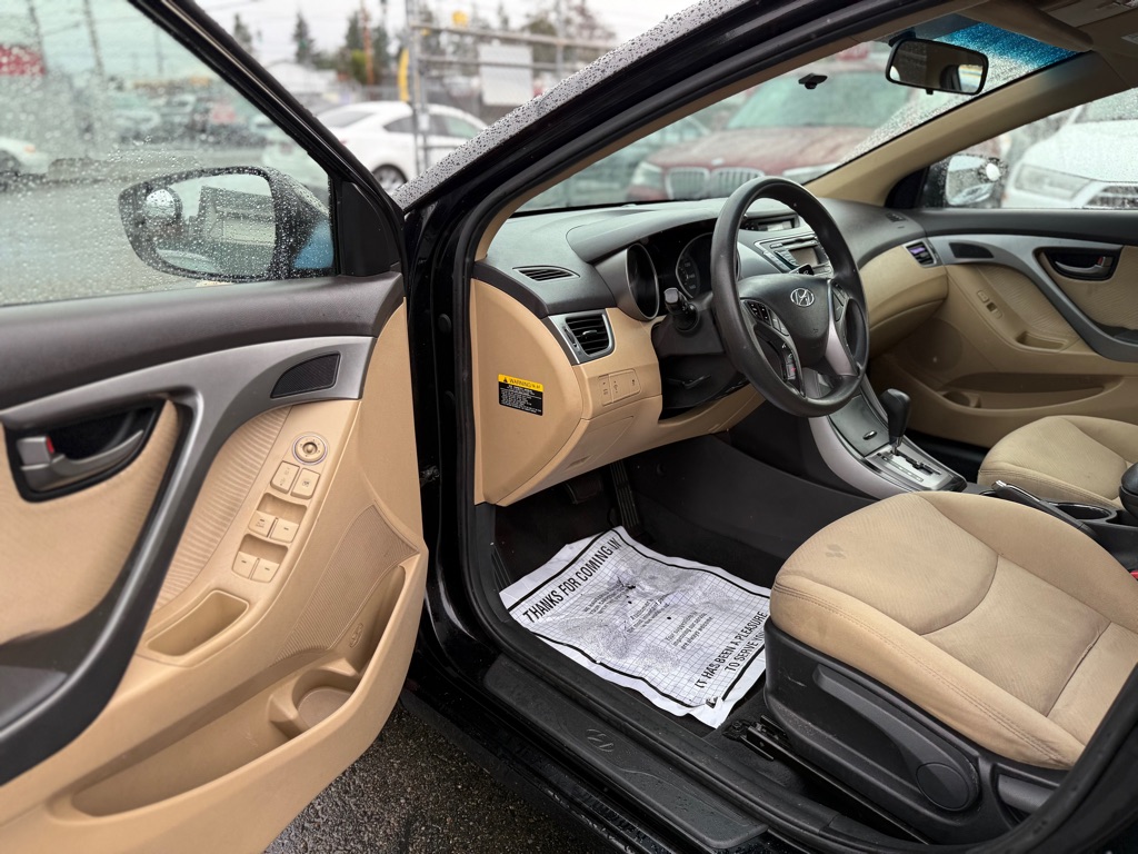 Photo 8 of this HYUNDAI ELANTRA