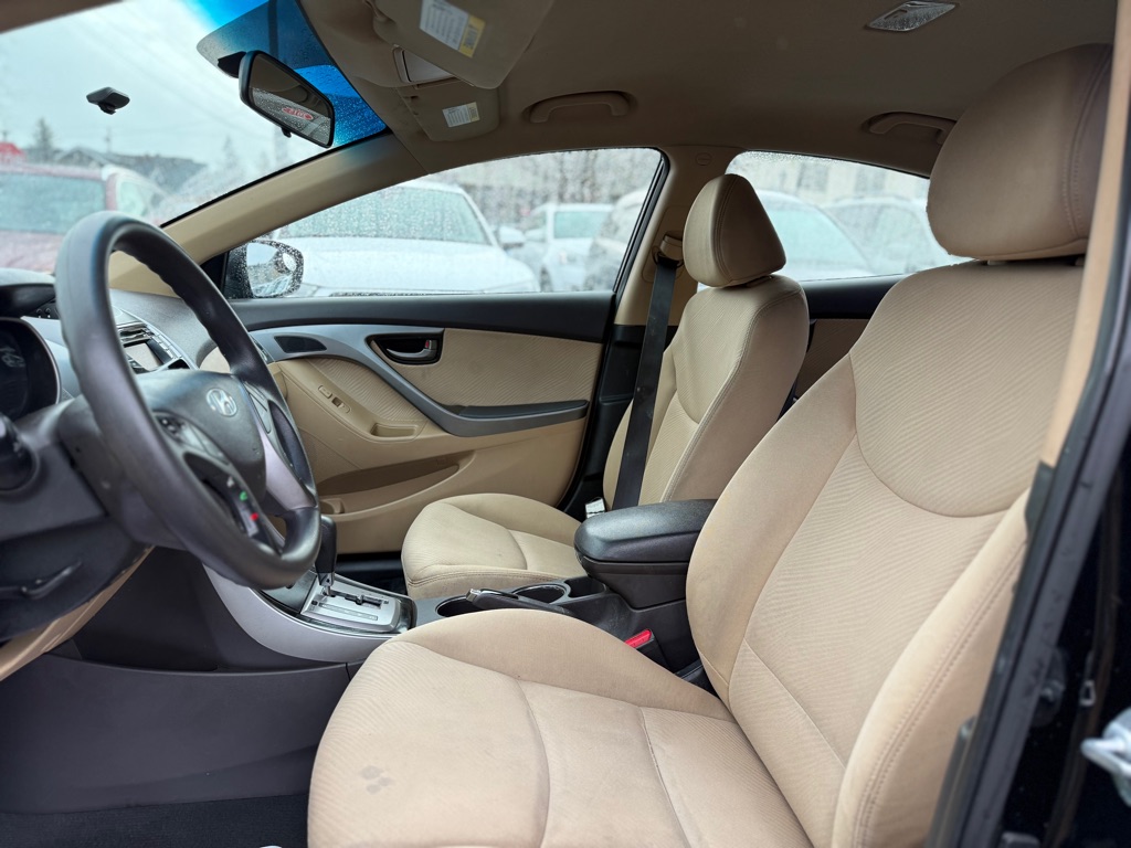 Photo 9 of this HYUNDAI ELANTRA
