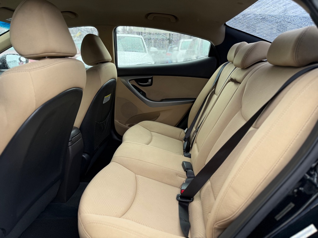 Photo 11 of this HYUNDAI ELANTRA