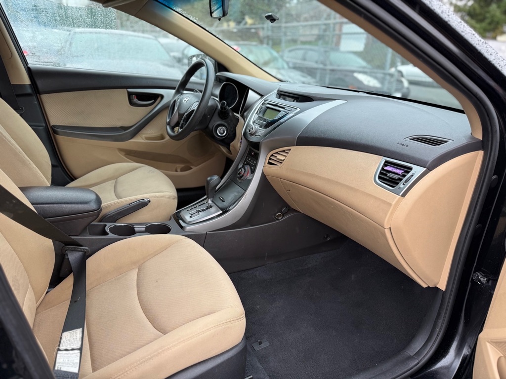 Photo 13 of this HYUNDAI ELANTRA