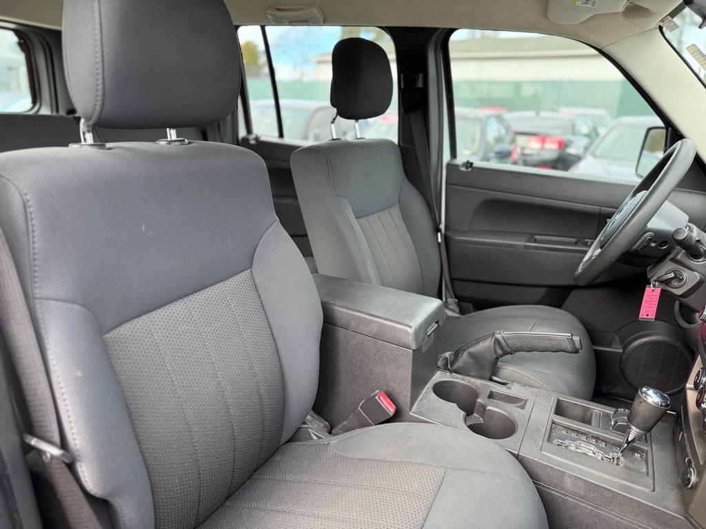 Photo 15 of this JEEP LIBERTY