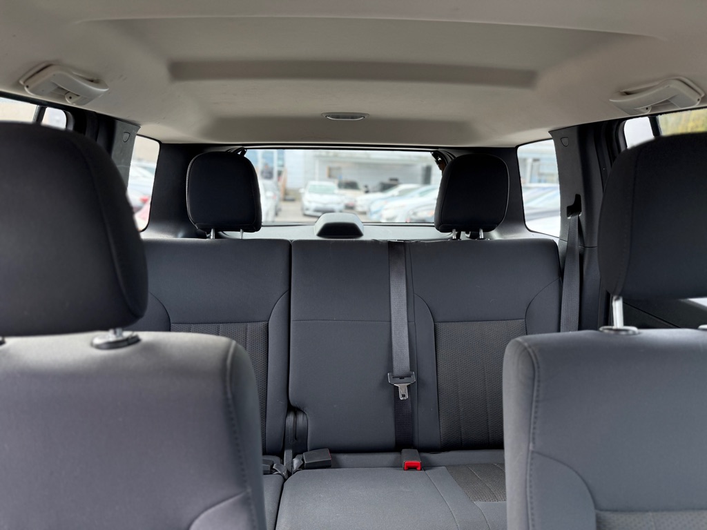 Photo 17 of this JEEP LIBERTY