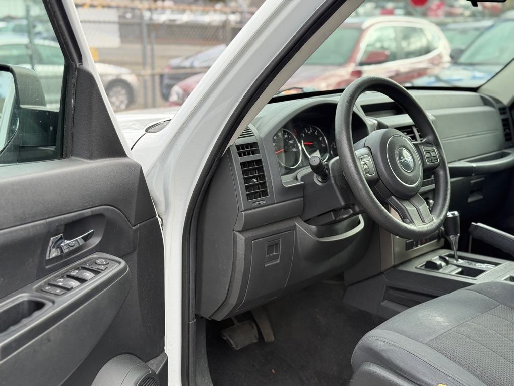 Photo 8 of this JEEP LIBERTY