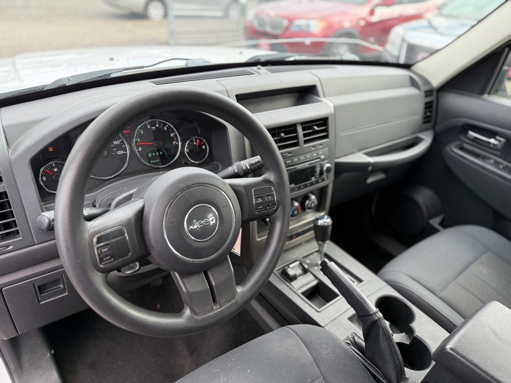 Photo 10 of this JEEP LIBERTY