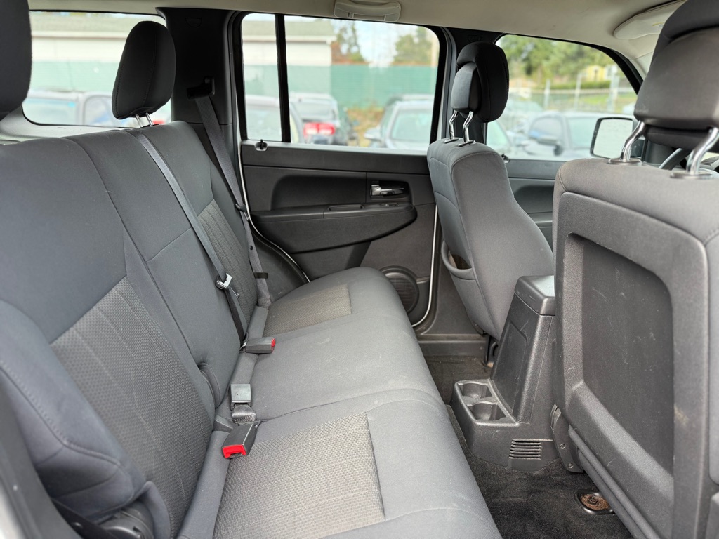 Photo 18 of this JEEP LIBERTY
