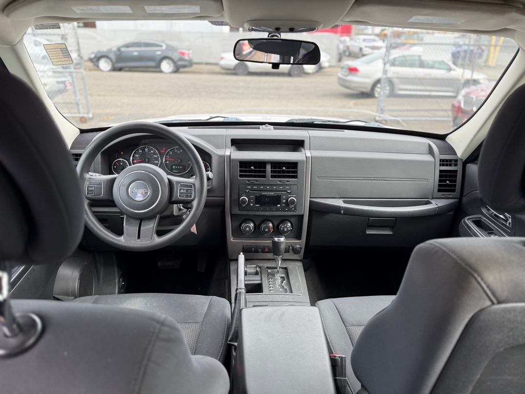 Photo 12 of this JEEP LIBERTY
