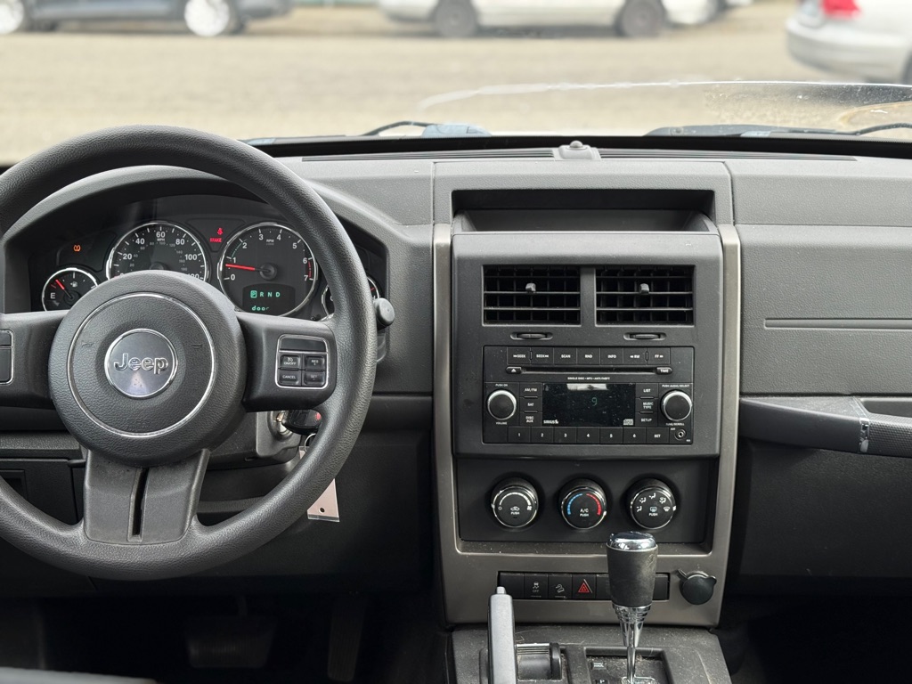 Photo 13 of this JEEP LIBERTY