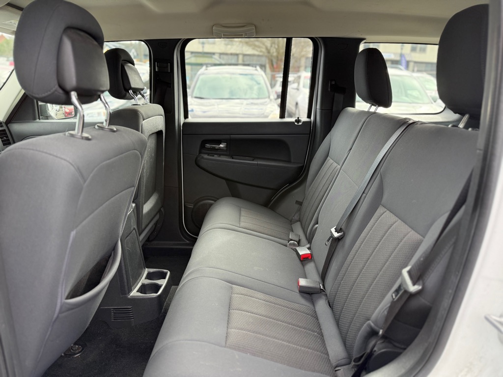 Photo 11 of this JEEP LIBERTY