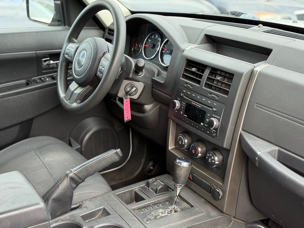 Photo 16 of this JEEP LIBERTY