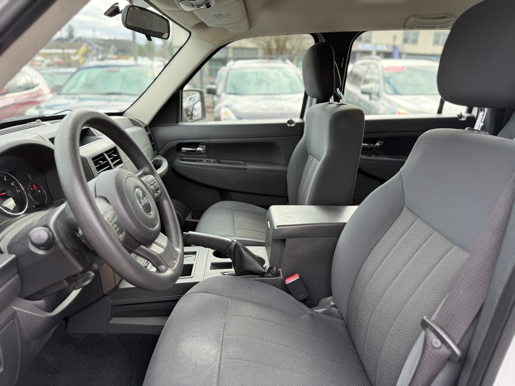 Photo 9 of this JEEP LIBERTY