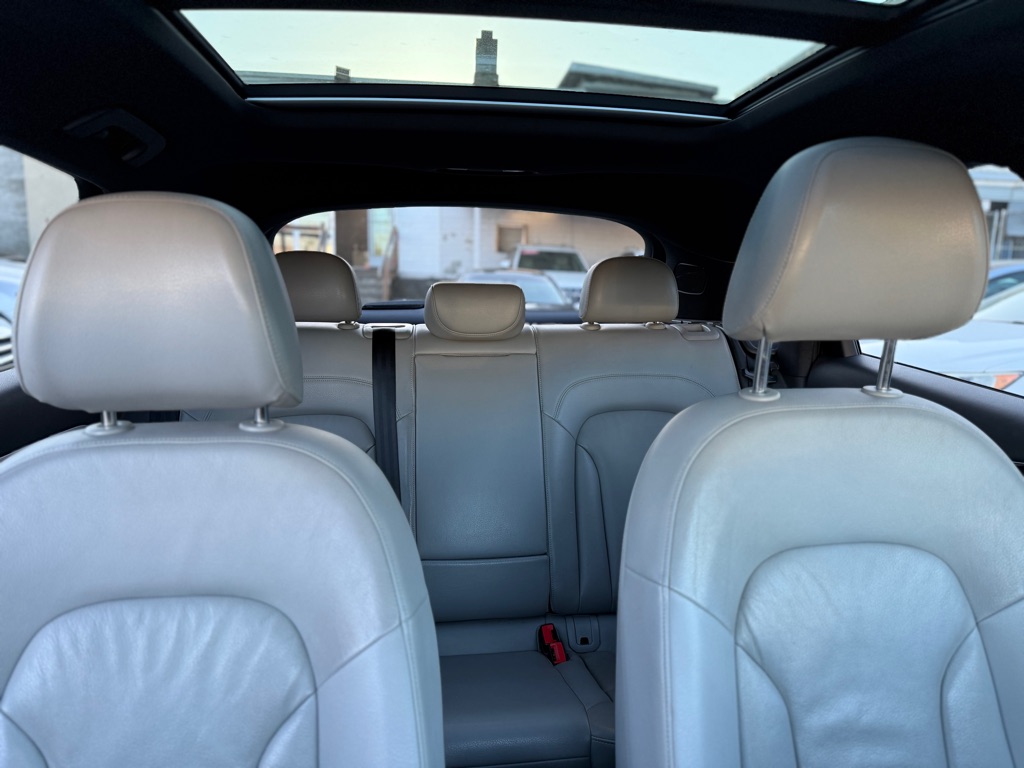 Photo 18 of this AUDI Q3